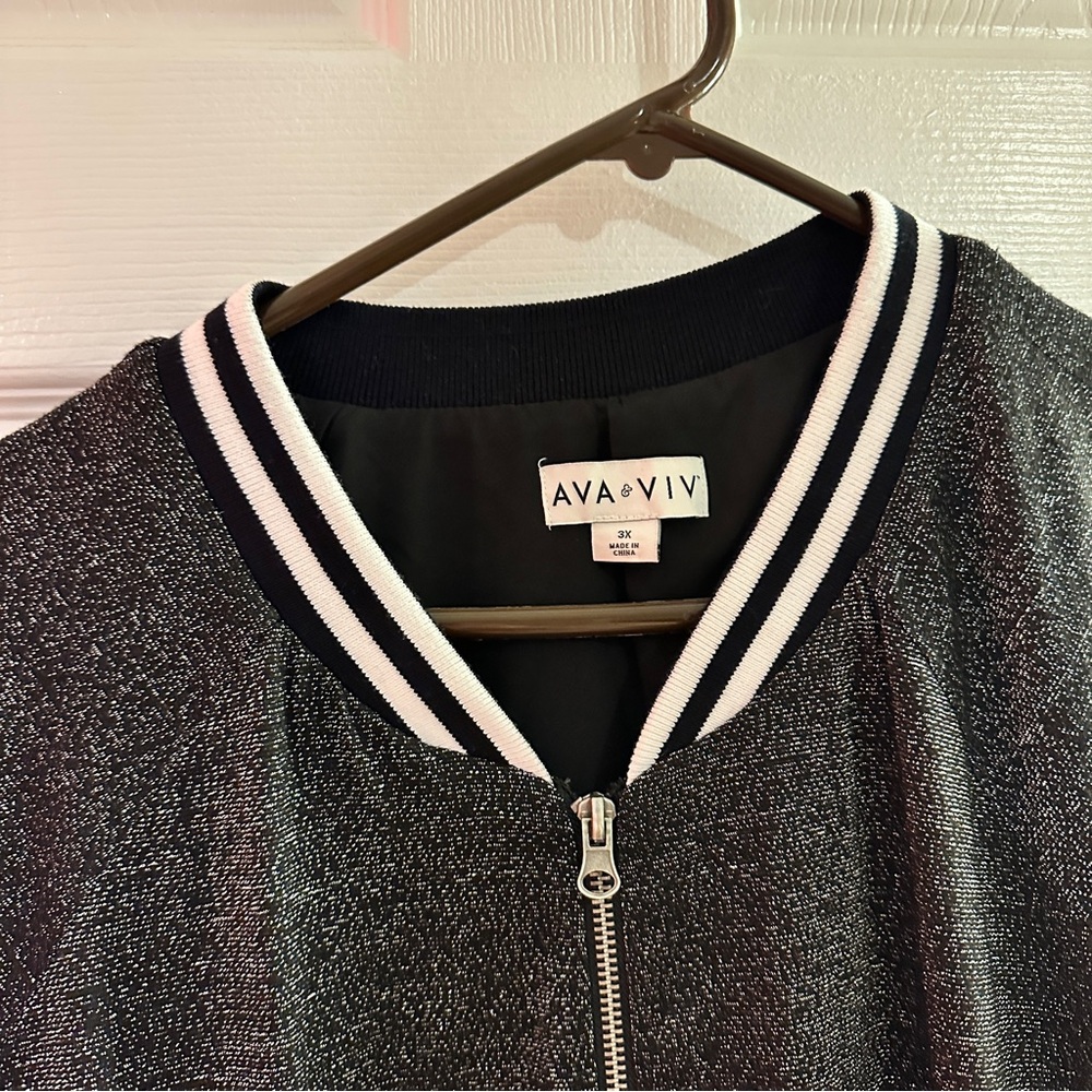 Ava & Viv Black and White Metallic Silver Sparkle Zip-Up Bomber Jacket Plus 3X - Picture 2 of 5